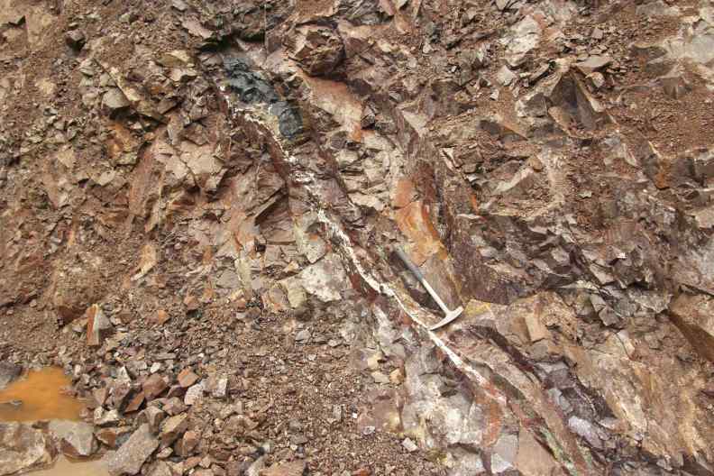 mineralisierte Strung im
        Rhyolith