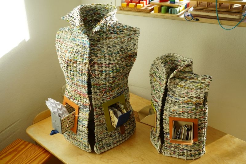 2
              Papierfrauen