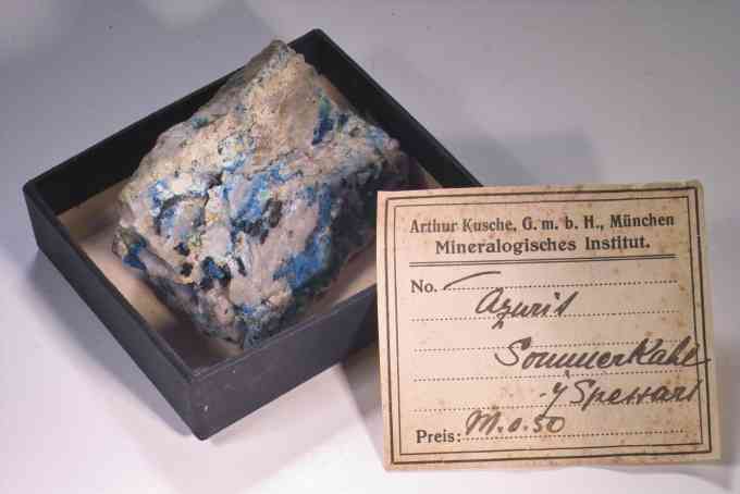 Azurit auf
                Quarz