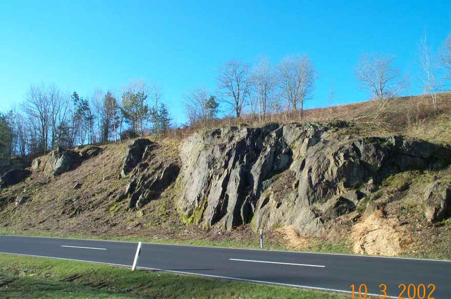 Felsen am Straenrand
