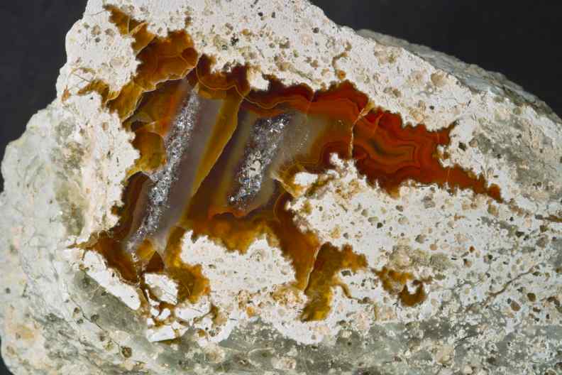 Achat
                mit Quarz