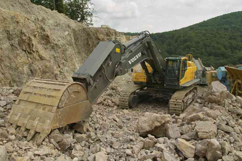 neuer Bagger in Sailauf 2008