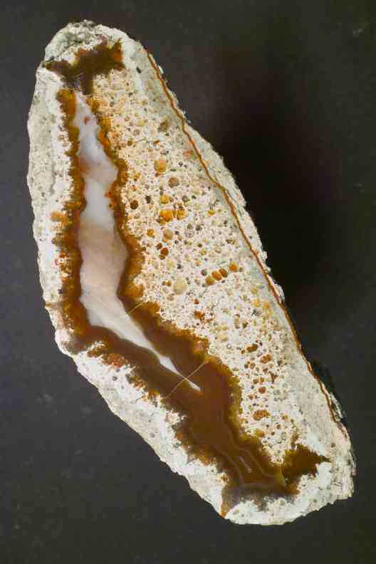 Achat in einer Lithophyse