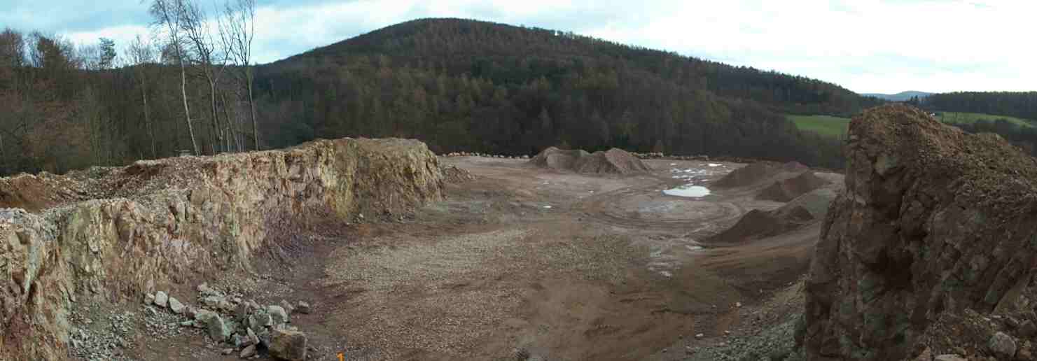 lteres Panoramabild des
        Steinbruches