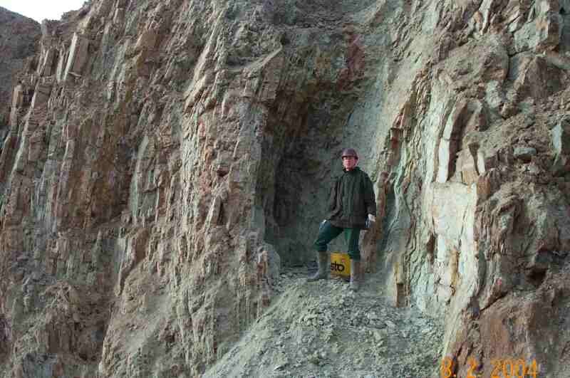 eim Graben -
                fast schon Bergbau