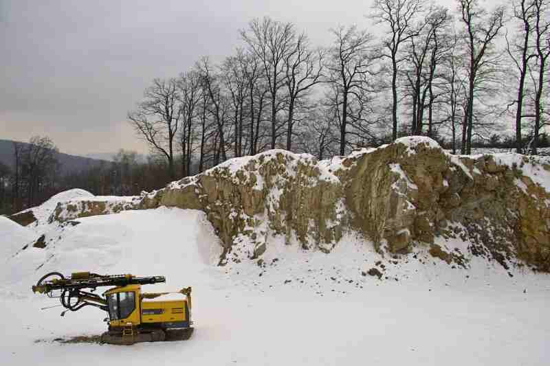 Der Steinbruch im Schnee