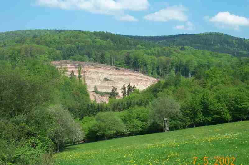 Der Steinbruch von der Strae zum
        Englnder aus