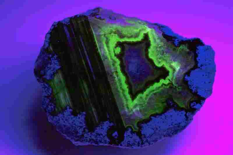 Lithophyse
                unter UV-Licht