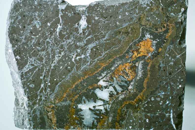 Braunit als Gangfllung