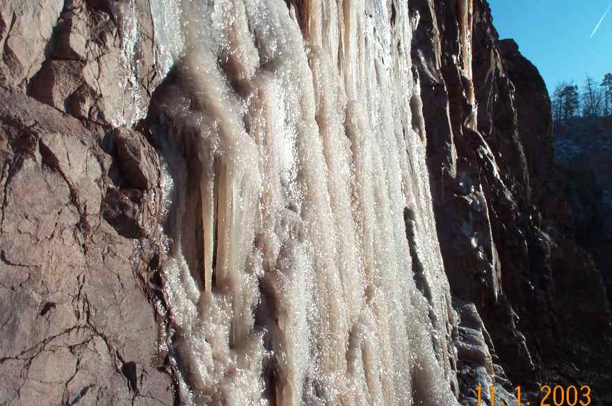 Eis
        auf Rhyolith