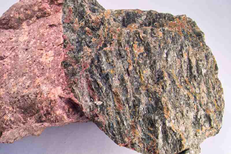 glimmerreicher Xenolith mit Rhyolith