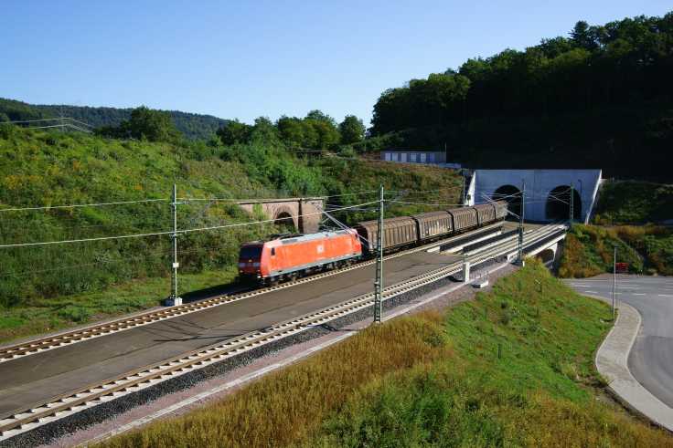 Tunnel
          Metzberg mit Zug