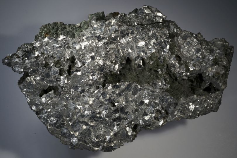 Jakobsit in
Rhodochrosit