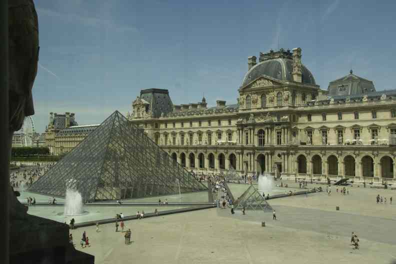 Louvre
            Paris