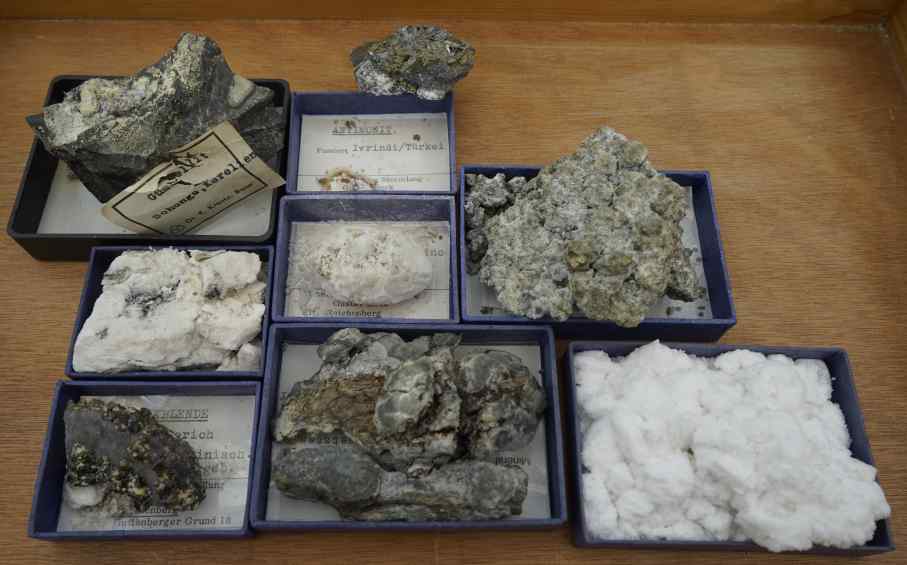 Zerfallene Mineralien