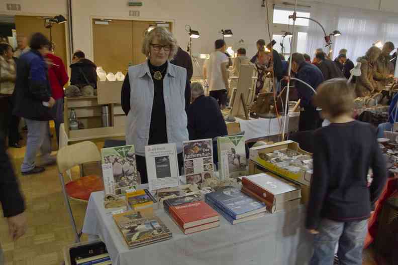 Helga Lorenz am Stand